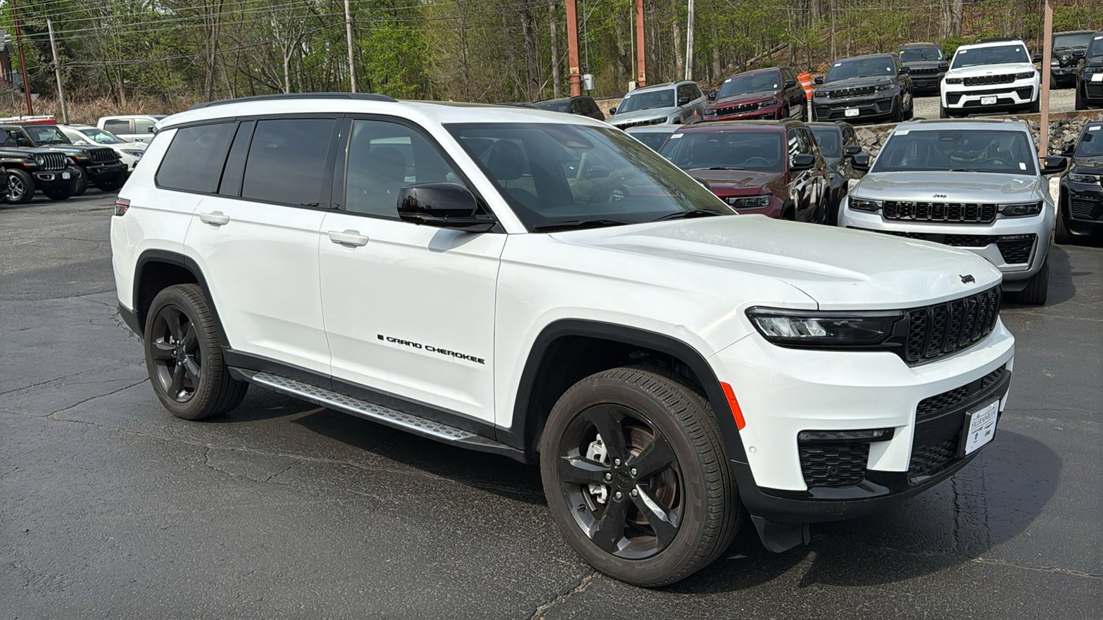 Certified 2025 Jeep Grand Cherokee L Limited w/ Luxury Tech Group II AWD/4WD image 12