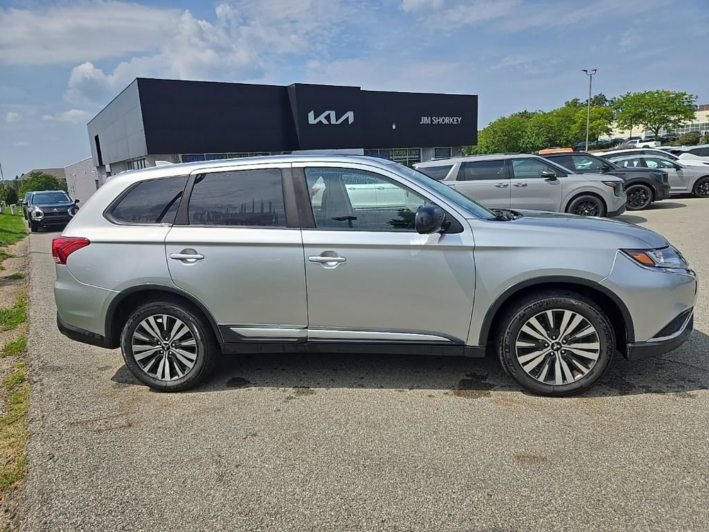 Used 2019 Mitsubishi Outlander ES FWD image 2
