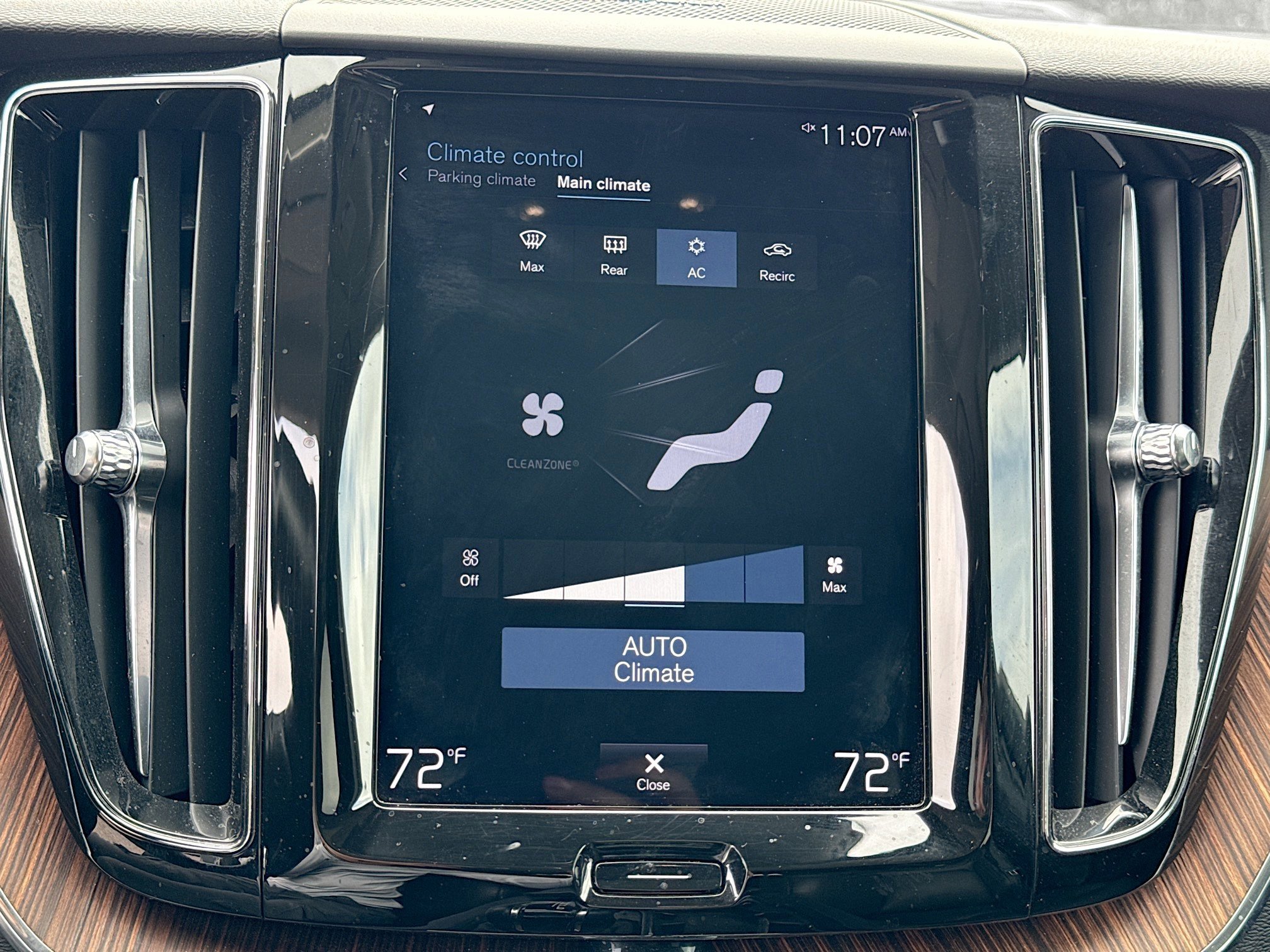 Used 2019 Volvo XC60 T5 Momentum w/ Multimedia Package image 32