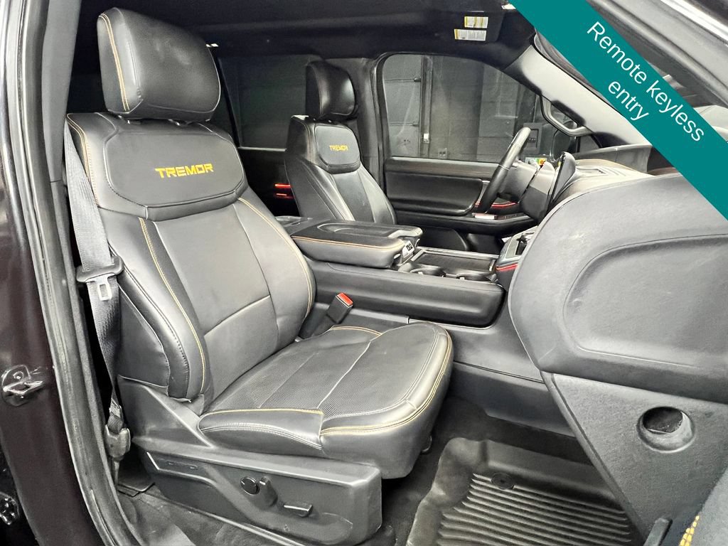 Used 2025 Ford Expedition Tremor AWD/4WD image 8