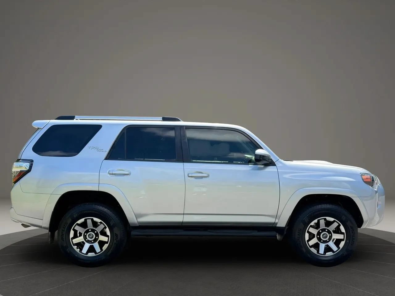 Used 2018 Toyota 4Runner TRD Off-Road AWD/4WD image 8