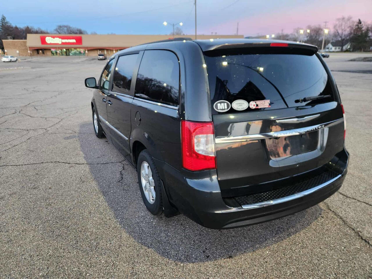 Used 2012 Chrysler Town & Country Touring w/ Entertainment Group #1 image 6