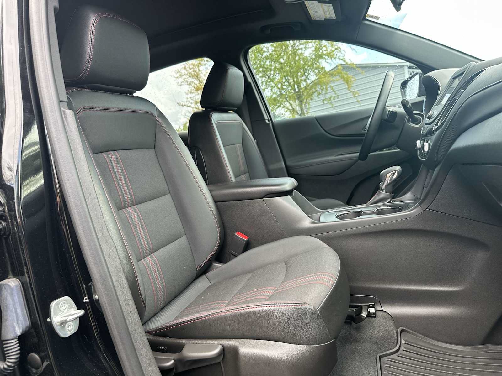 Used 2023 Chevrolet Equinox RS FWD image 19