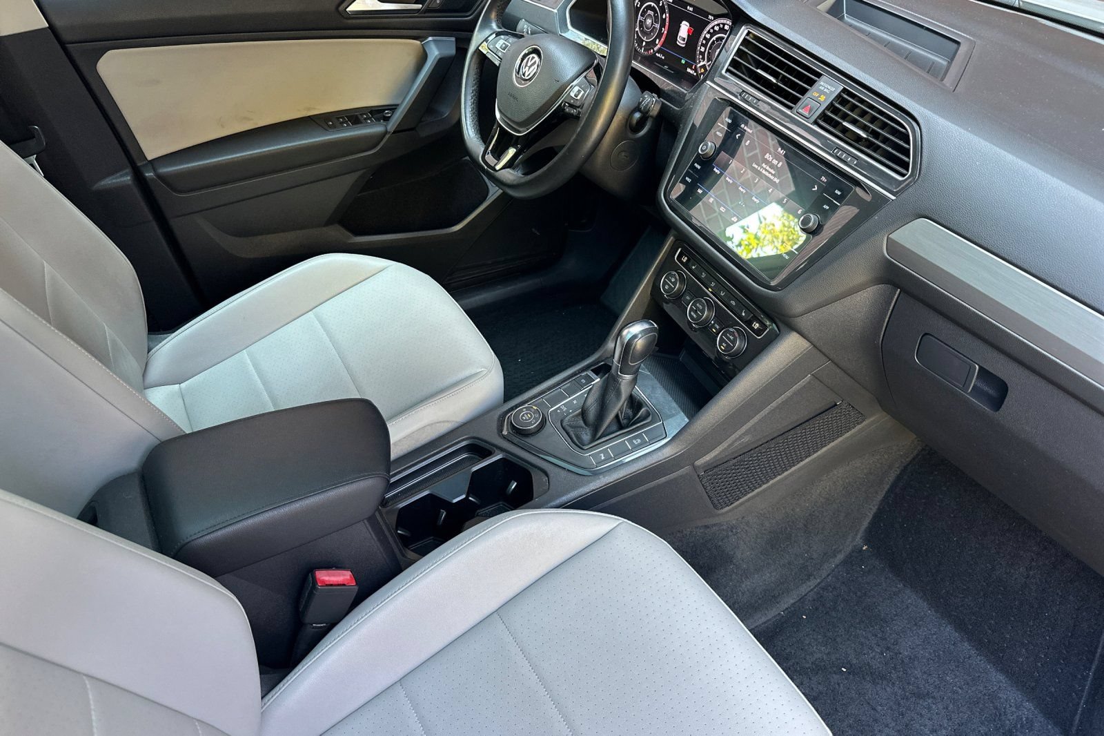 Used 2019 Volkswagen Tiguan SEL w/ 3rd Row Seat Package AWD/4WD image 22