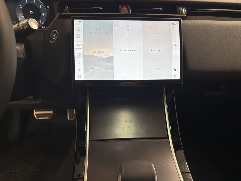 New 2026 Land Rover Range Rover Velar Dynamic SE image 16