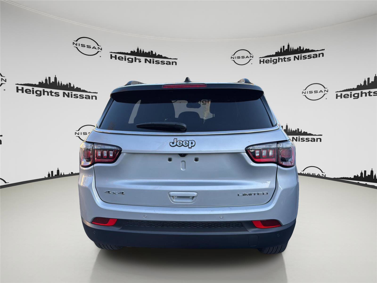 Used 2025 Jeep Compass Limited AWD/4WD image 3