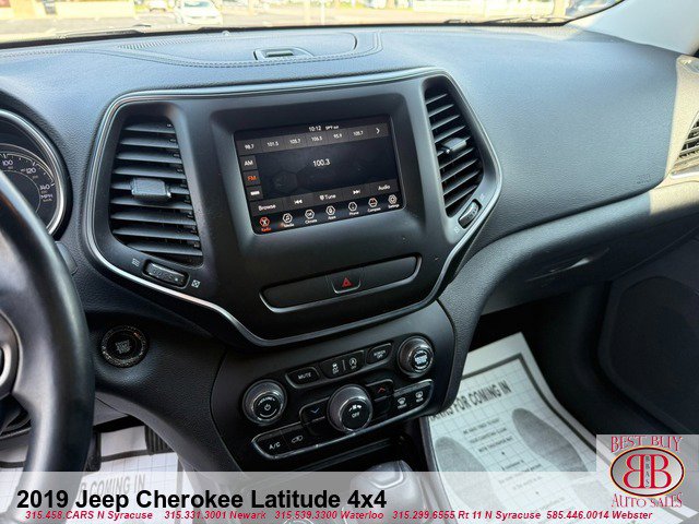 Used 2019 Jeep Cherokee Latitude Plus AWD/4WD image 18