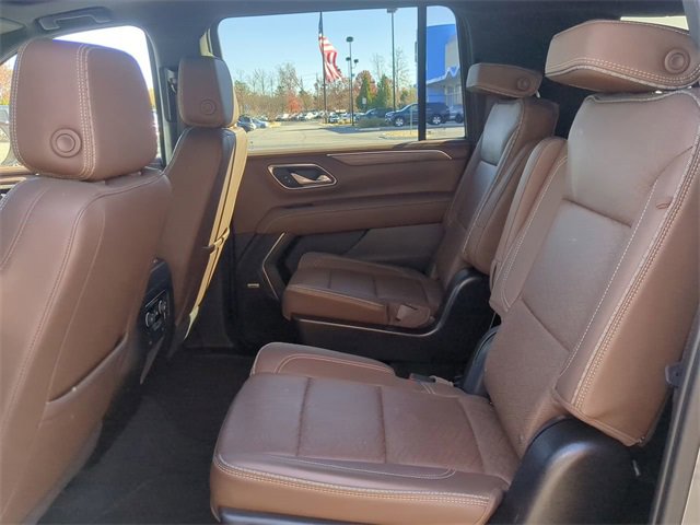 Used 2022 Chevrolet Suburban High Country image 13
