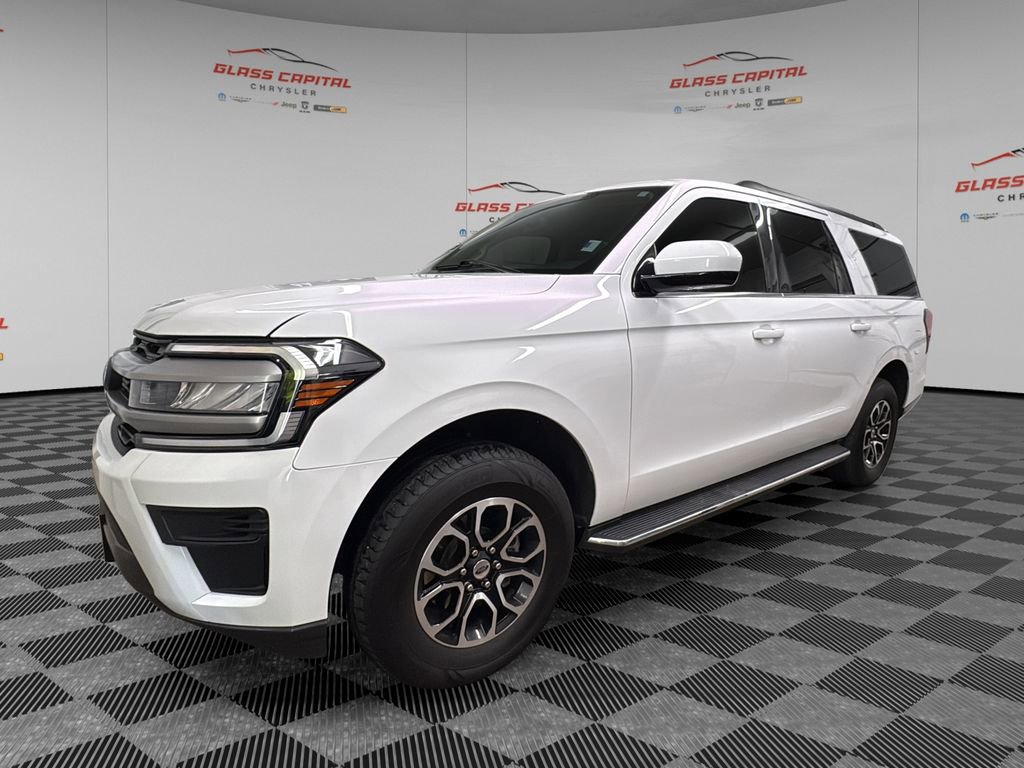 Used 2023 Ford Expedition Max XLT AWD/4WD image 3