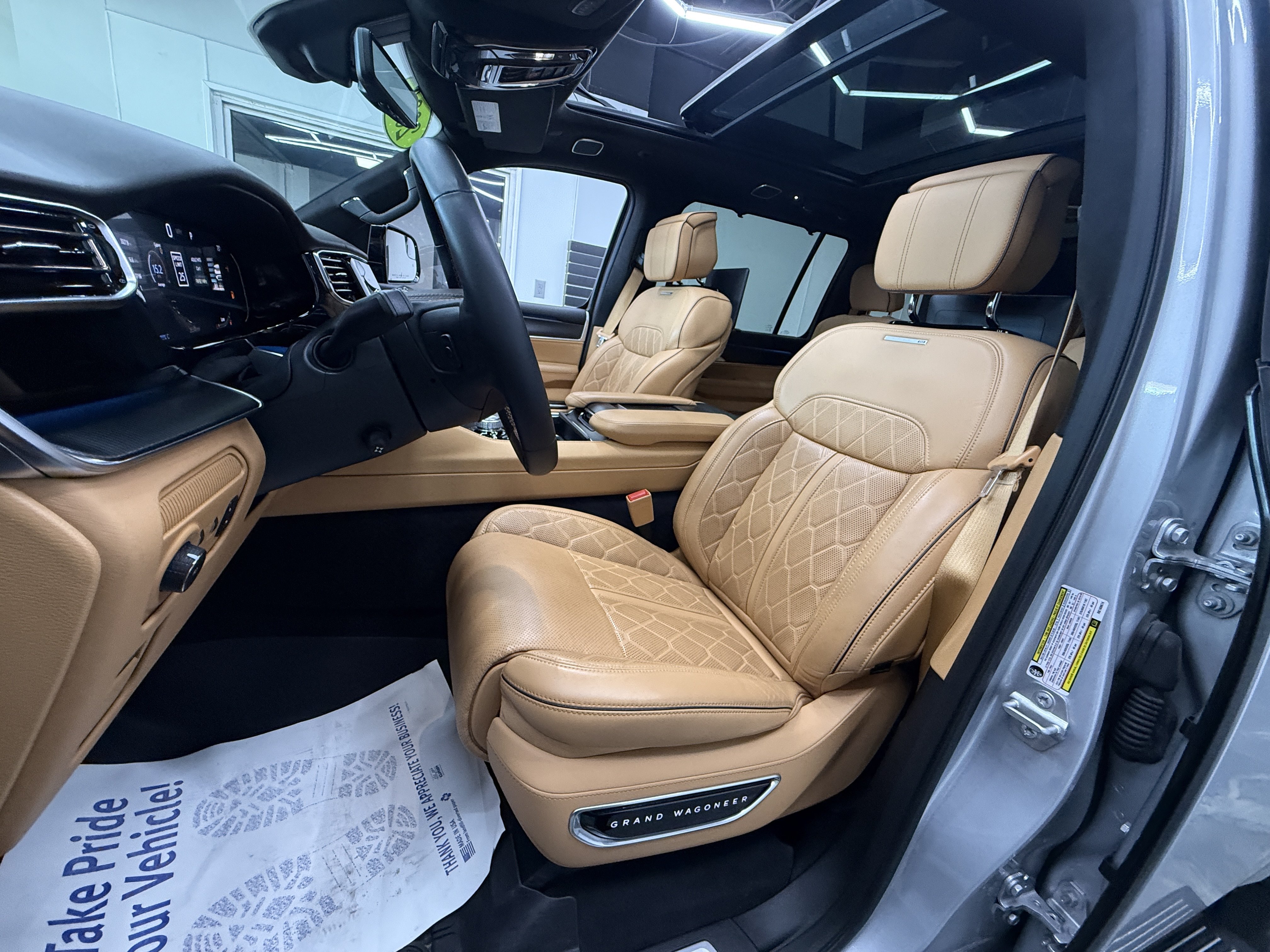 Used 2024 Jeep Grand Wagoneer Series III w/ Rear-Seat Entertainment Group AWD/4WD image 11