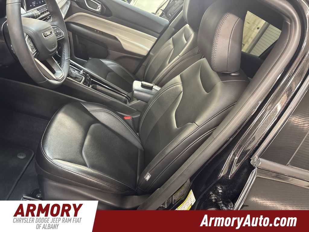 Used 2025 Jeep Compass Limited image 12