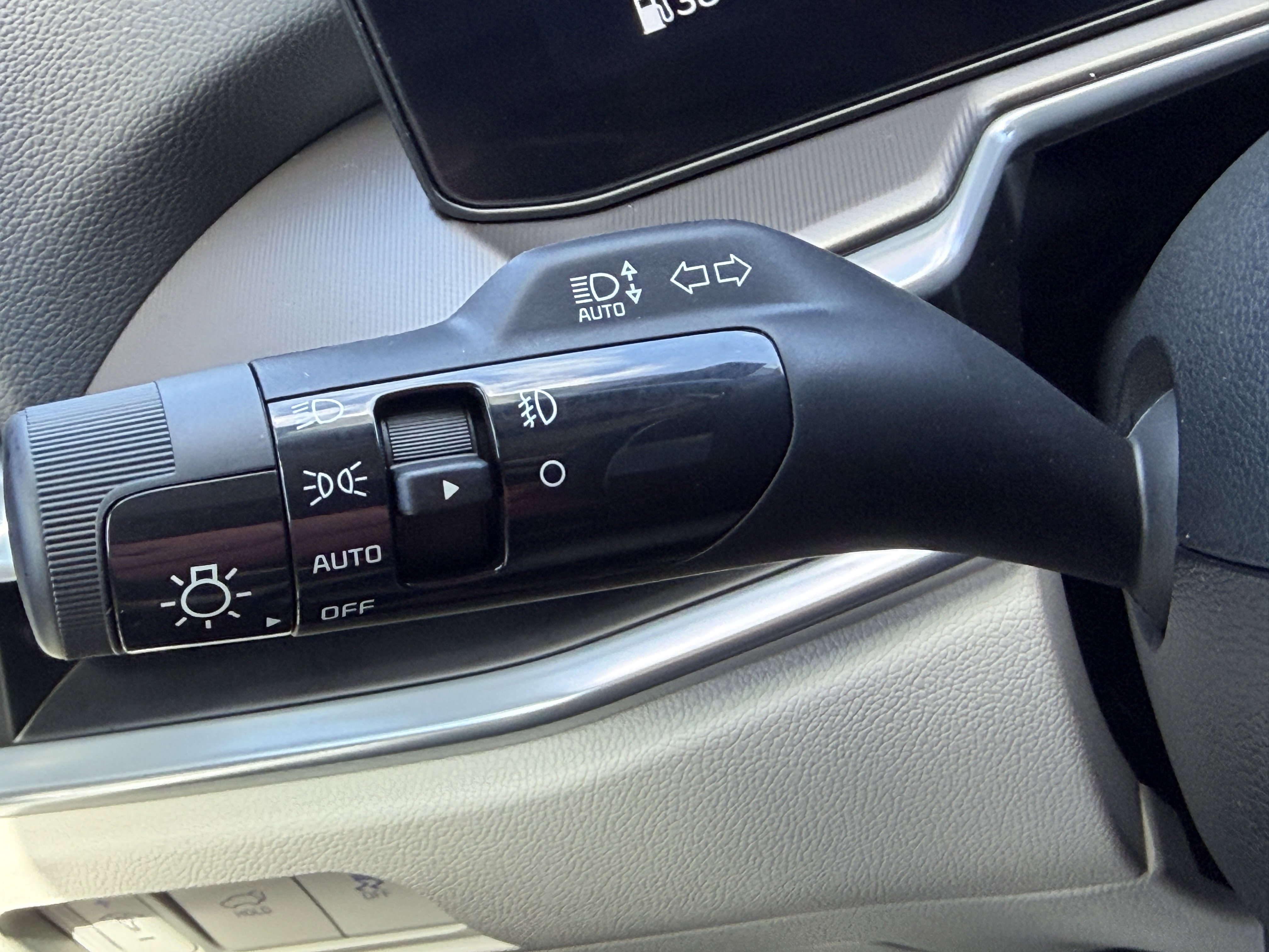 Used 2025 Kia Sorento SX image 31