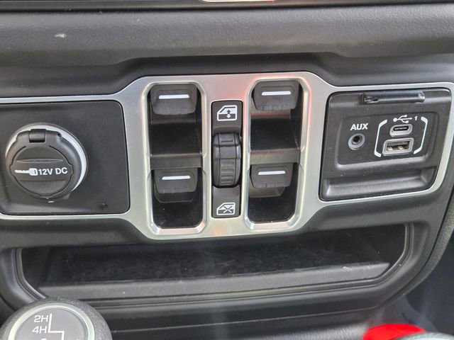 Used 2025 Jeep Wrangler Unlimited Sahara AWD/4WD image 28