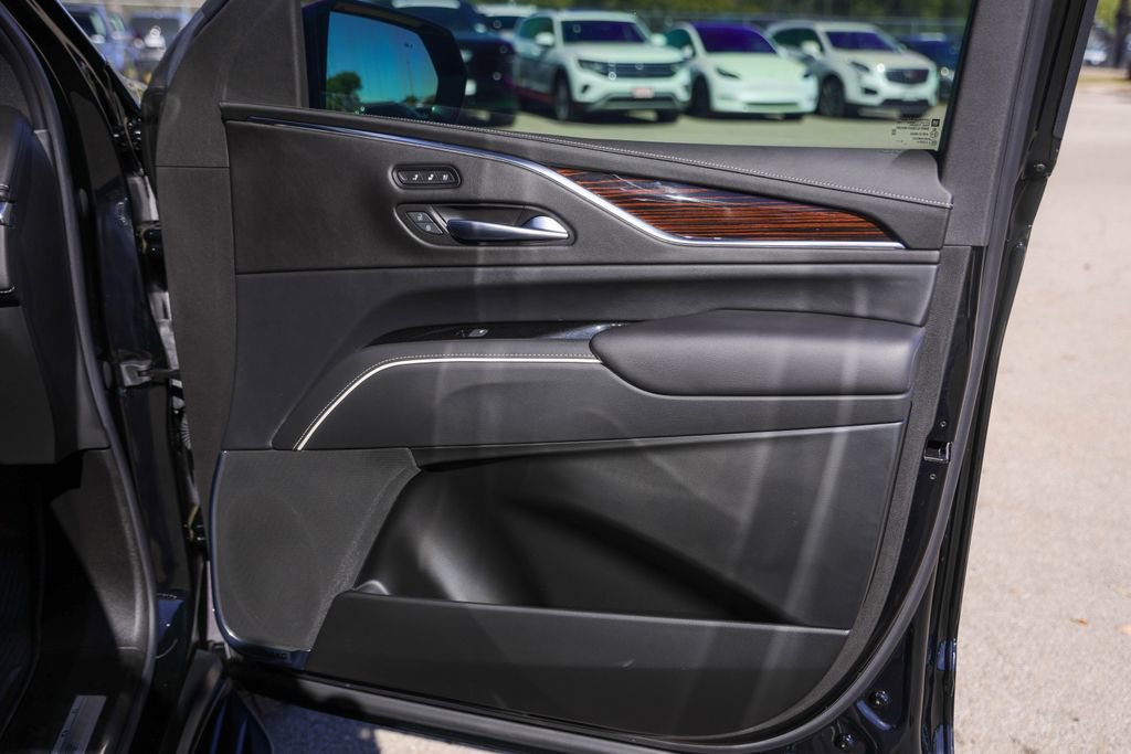 Used 2022 Cadillac Escalade Premium Luxury image 31