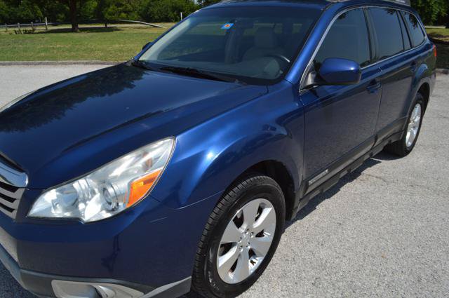 Used 2010 Subaru Outback 3.6R Limited AWD/4WD image 4