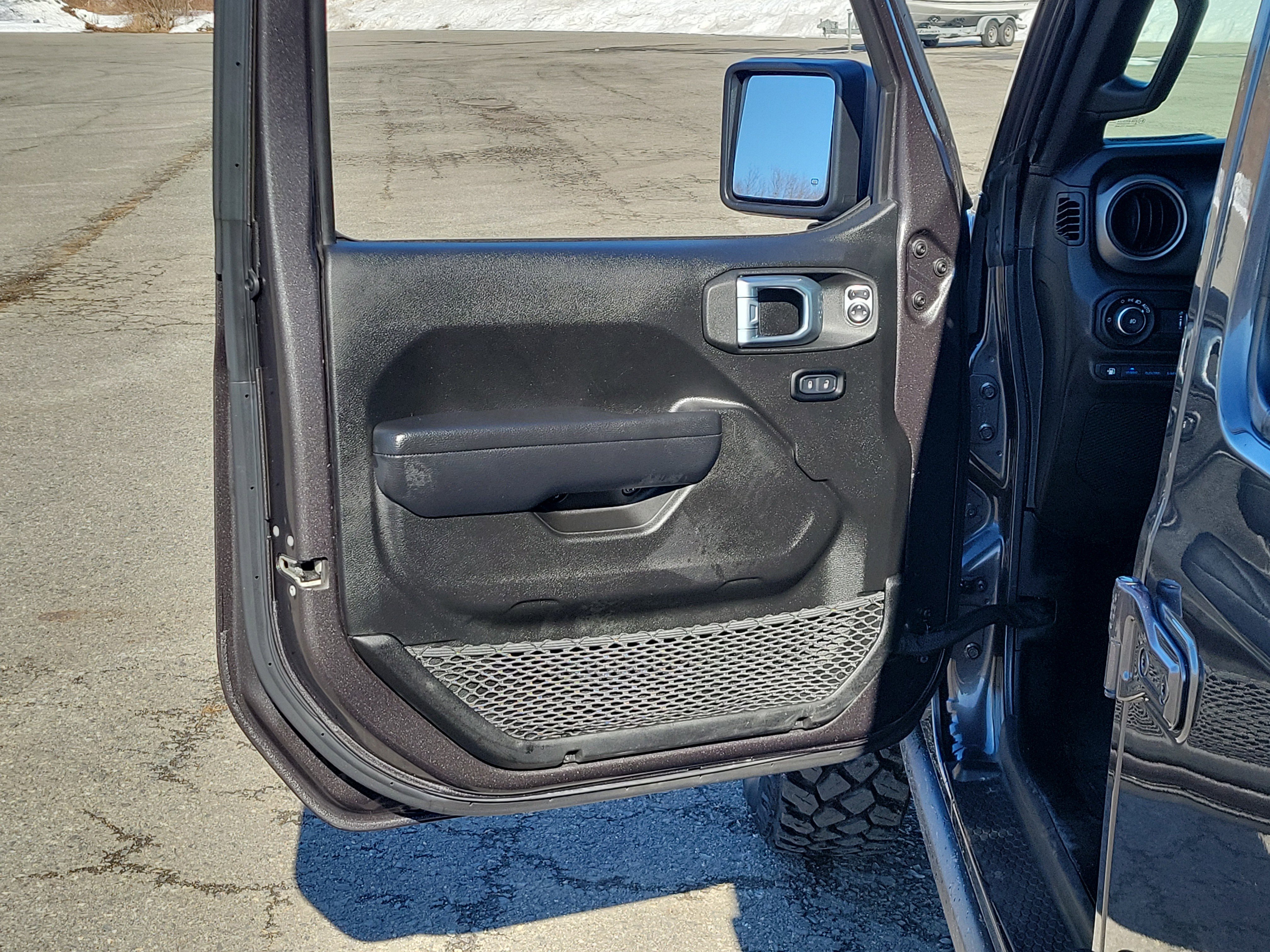 Used 2023 Jeep Wrangler Unlimited w/ Cold Weather Group image 15