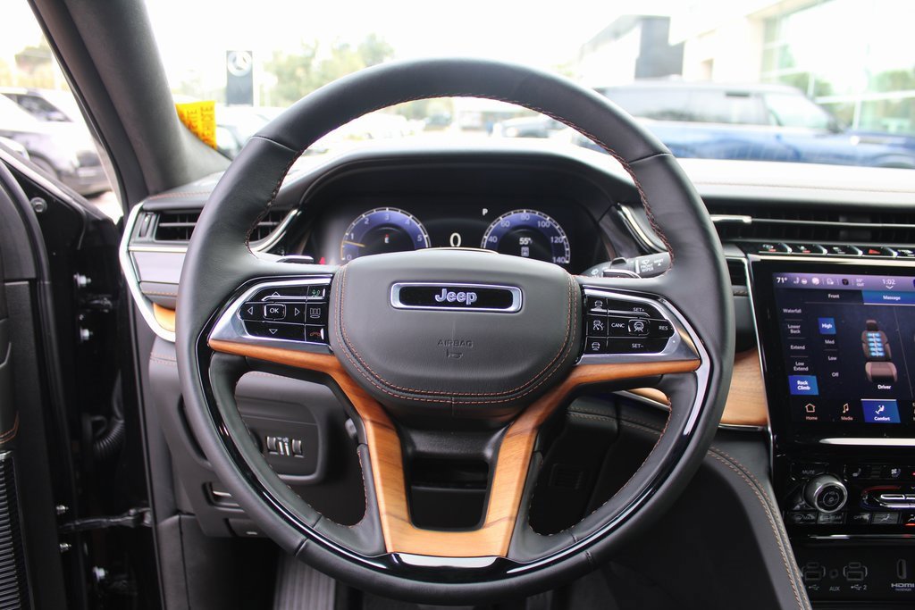 Used 2025 Jeep Grand Cherokee Summit image 17