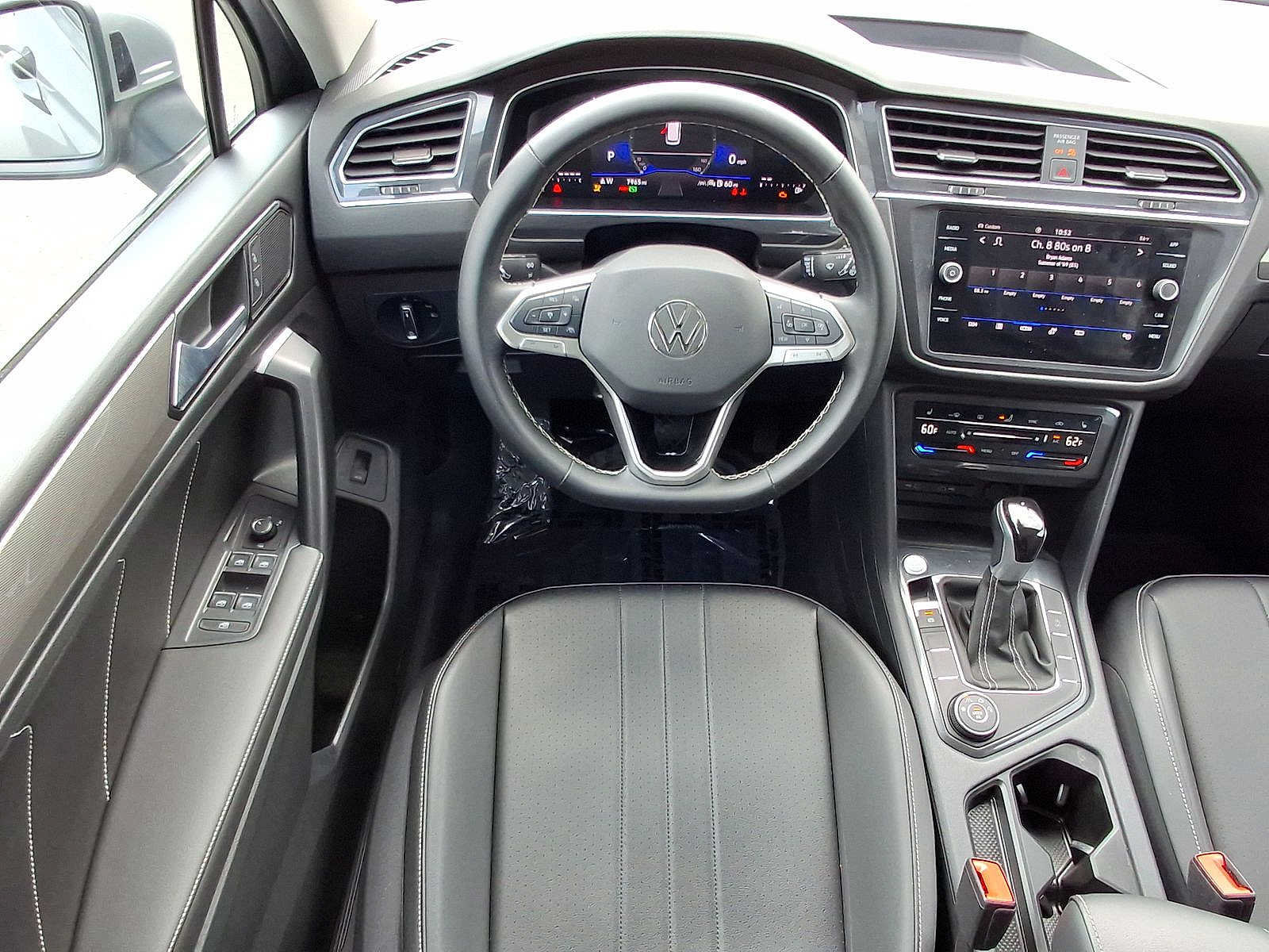Used 2024 Volkswagen Tiguan SE w/ Panoramic Sunroof Package AWD/4WD image 27