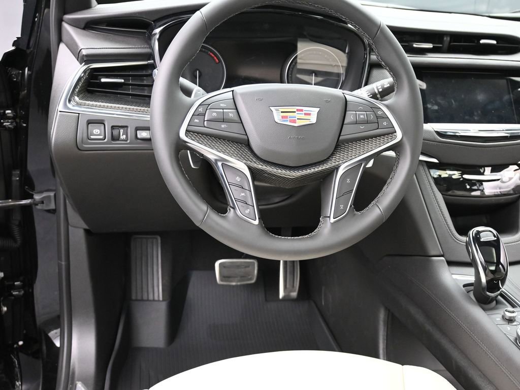 New 2026 Cadillac XT5 Sportv w/ LPO, Floor Liner Package AWD/4WD image 11