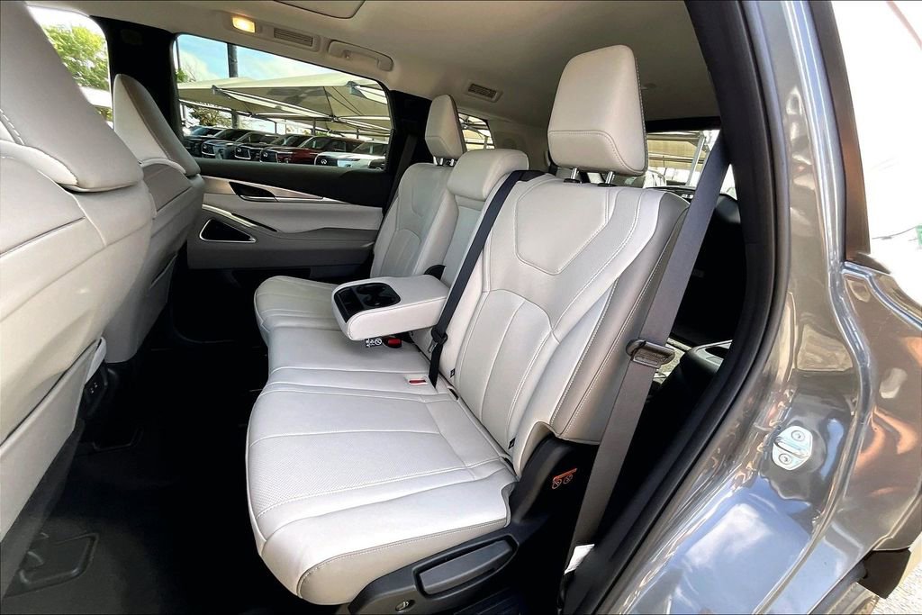 New 2027 INFINITI QX60 Luxe FWD image 18