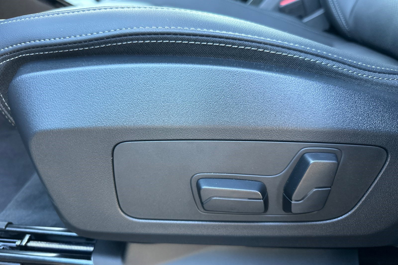 Used 2025 BMW X1 xDrive28i w/ Convenience Package image 14