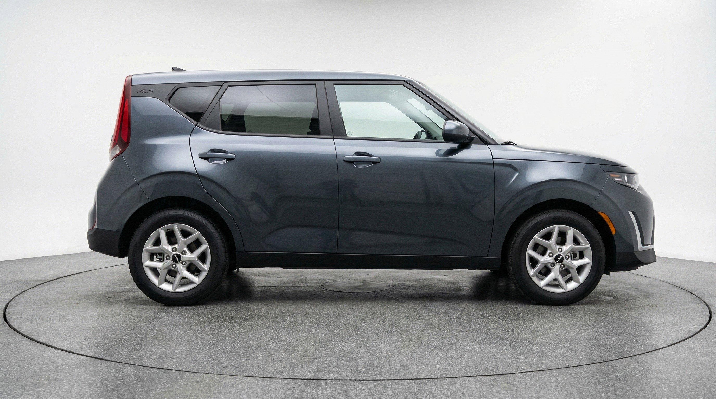 Used 2025 Kia Soul LX w/ LX Technology Package image 11