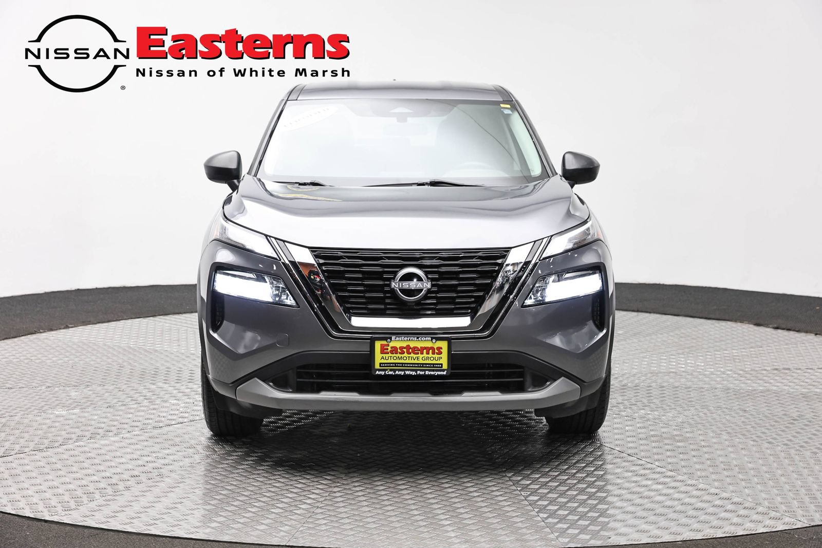 Used 2023 Nissan Rogue S AWD/4WD image 2