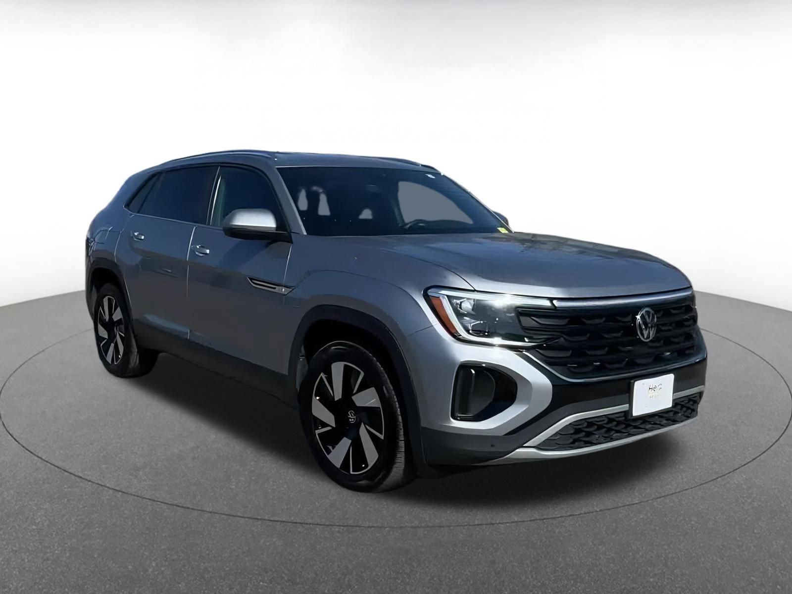 Used 2025 Volkswagen Atlas Cross Sport SE image 3