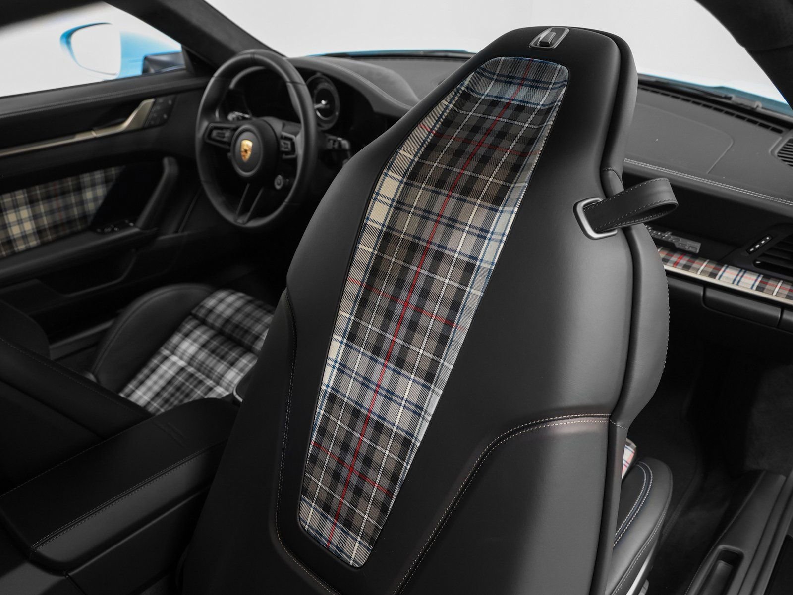 Certified 2025 Porsche 911 Turbo image 33
