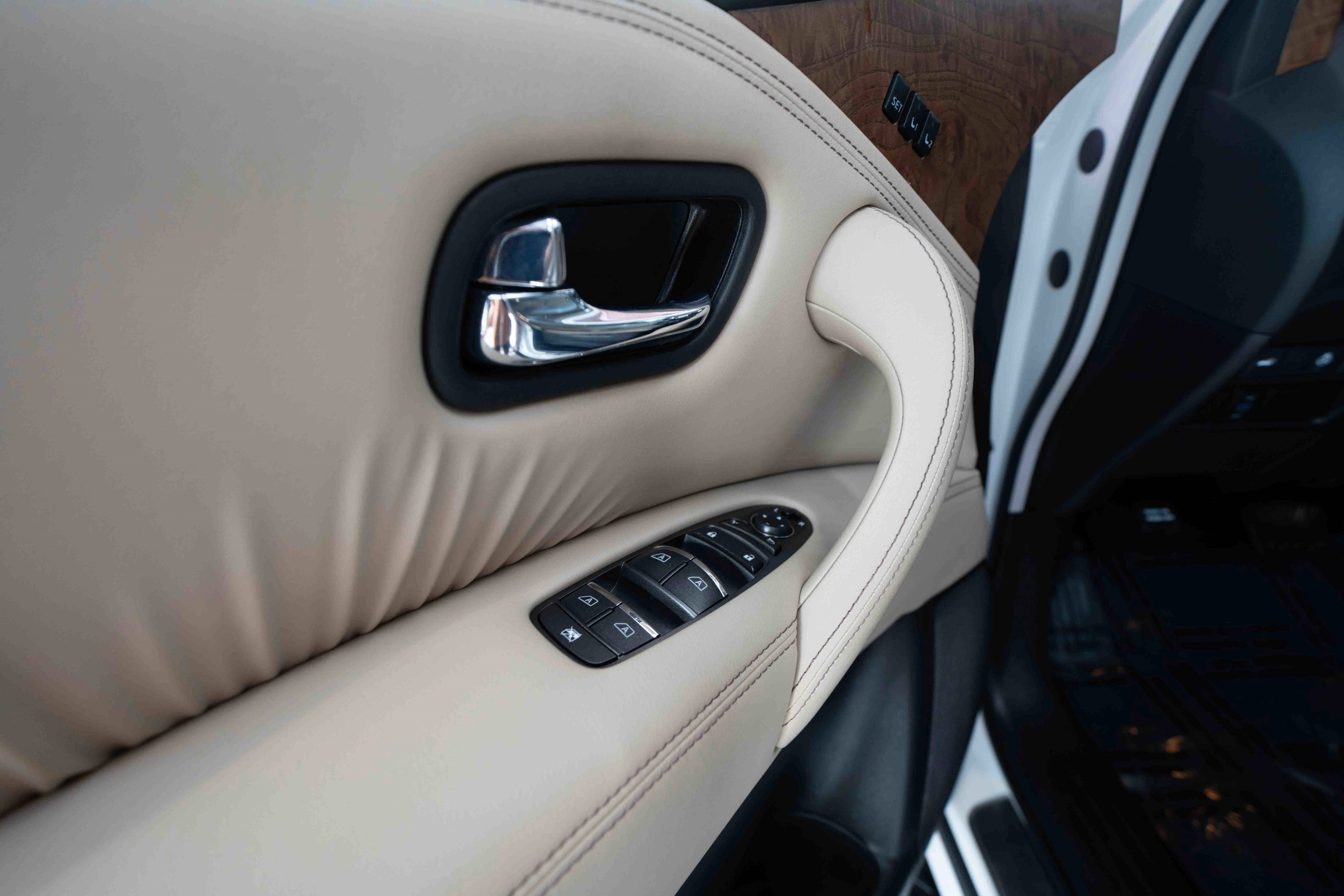 Used 2024 Nissan Armada SL w/ Captain's Chairs Package image 7