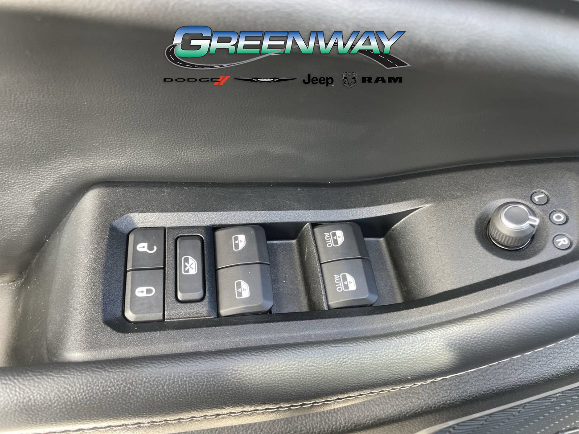 Used 2022 Jeep Grand Cherokee L Limited AWD/4WD image 19