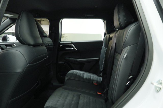 New 2026 Mitsubishi Outlander LE FWD image 23
