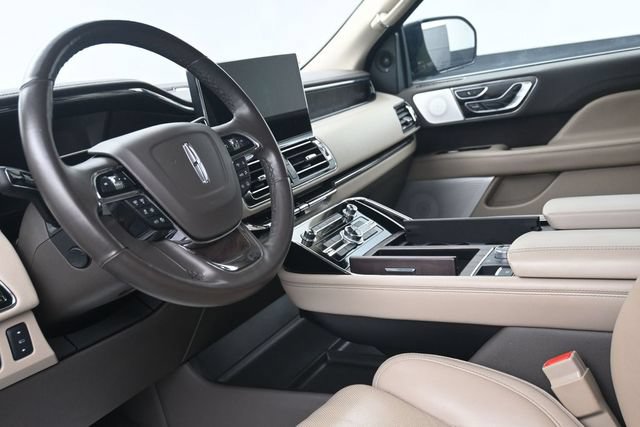 Used 2023 Lincoln Navigator Reserve w/ Equipment Group 201A AWD/4WD image 17