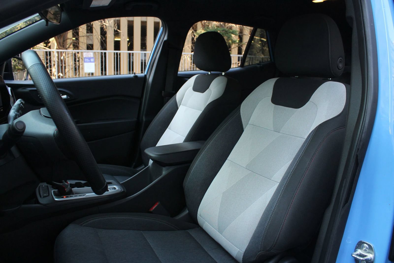 Used 2024 Chevrolet Trax RS FWD image 17