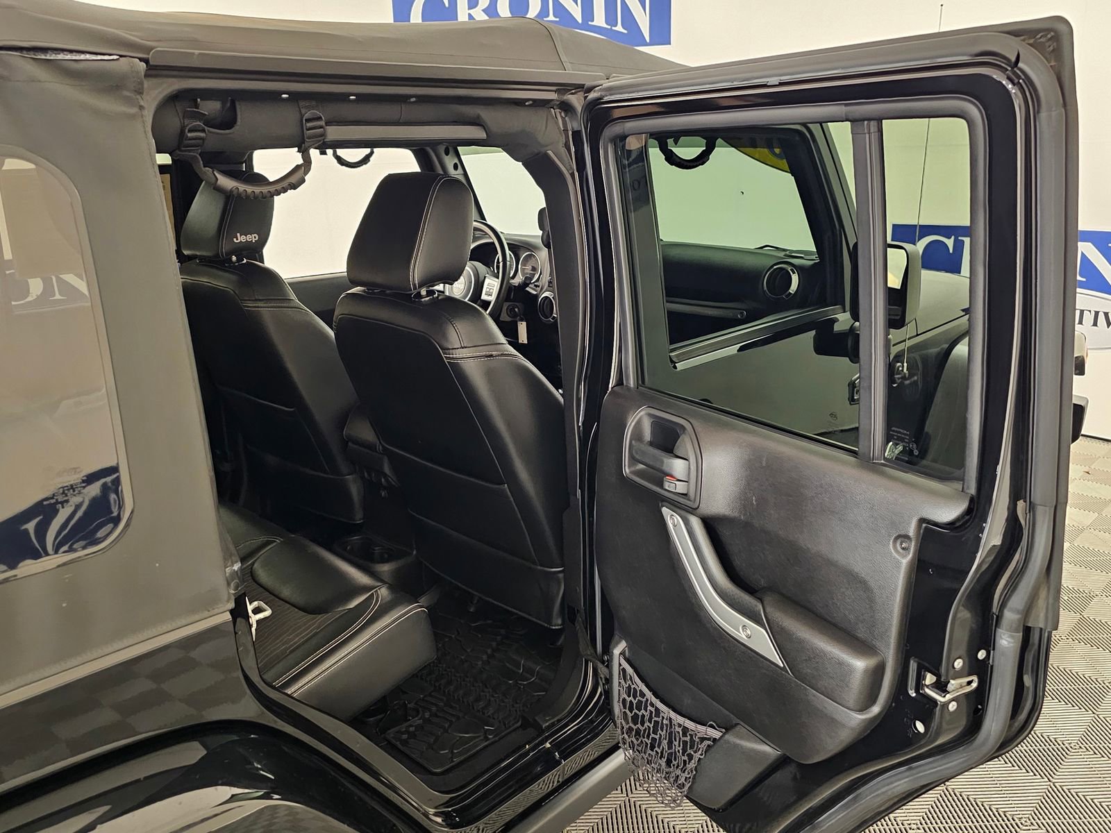 Used 2015 Jeep Wrangler Unlimited Sport image 29