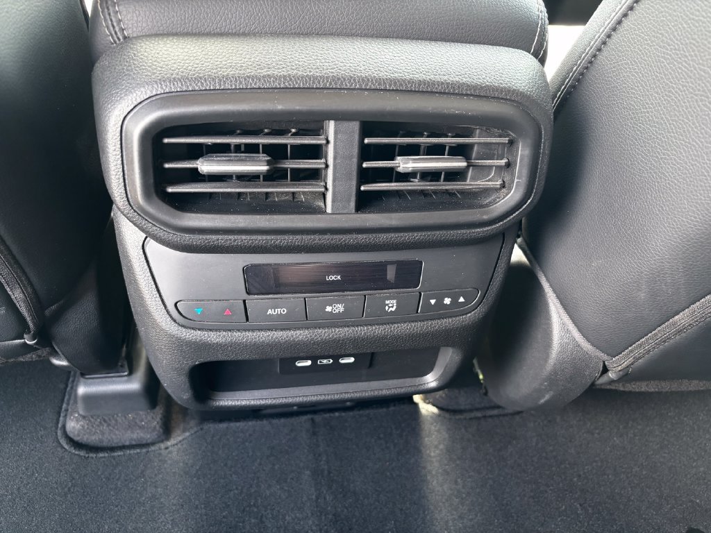 Used 2025 Honda Pilot Touring image 25