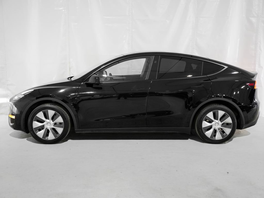 Used 2024 Tesla Model Y Long Range AWD/4WD image 2