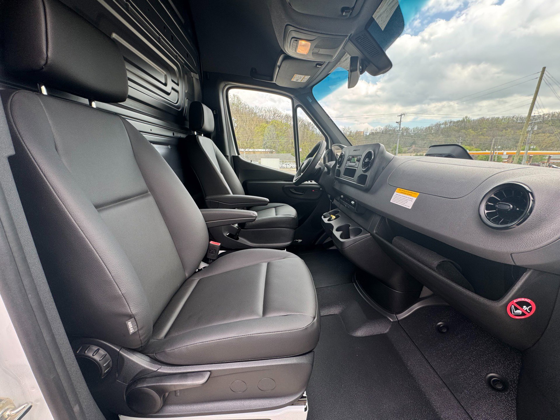 Used 2025 Mercedes-Benz Sprinter 2500 image 14