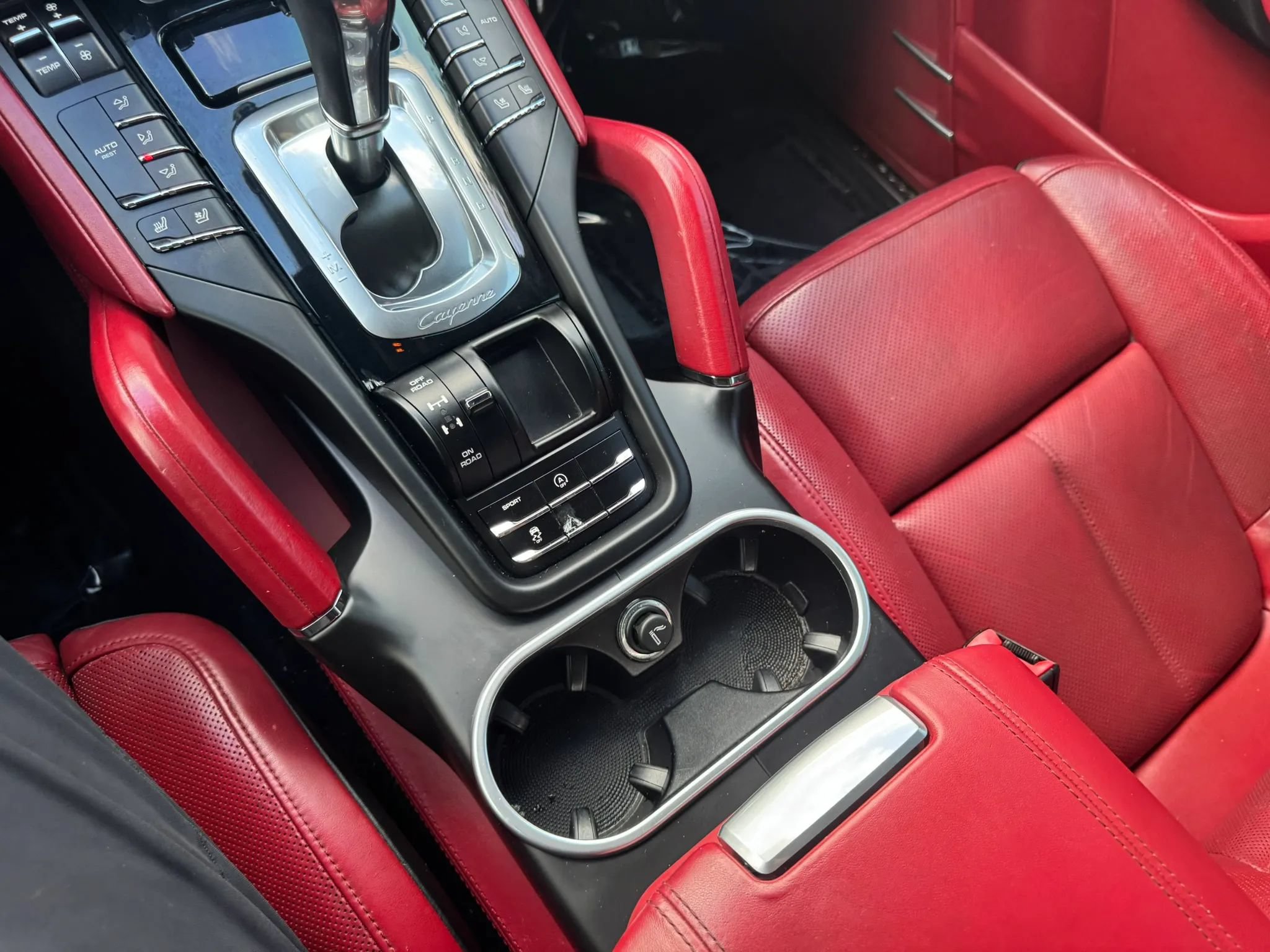 Used 2015 Porsche Cayenne S AWD/4WD image 18