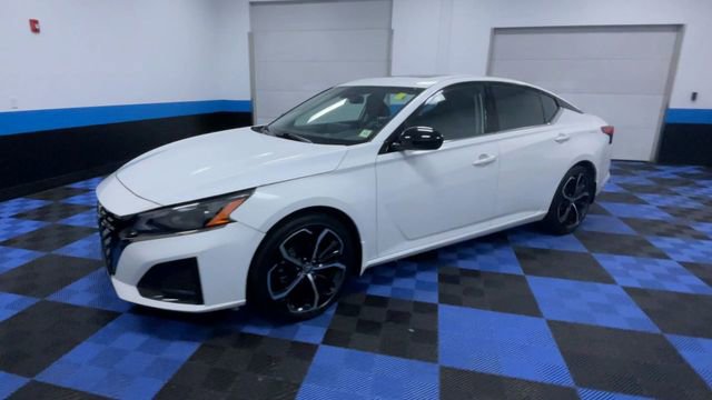 Used 2024 Nissan Altima 2.5 SR w/ SR Premium Package image 4