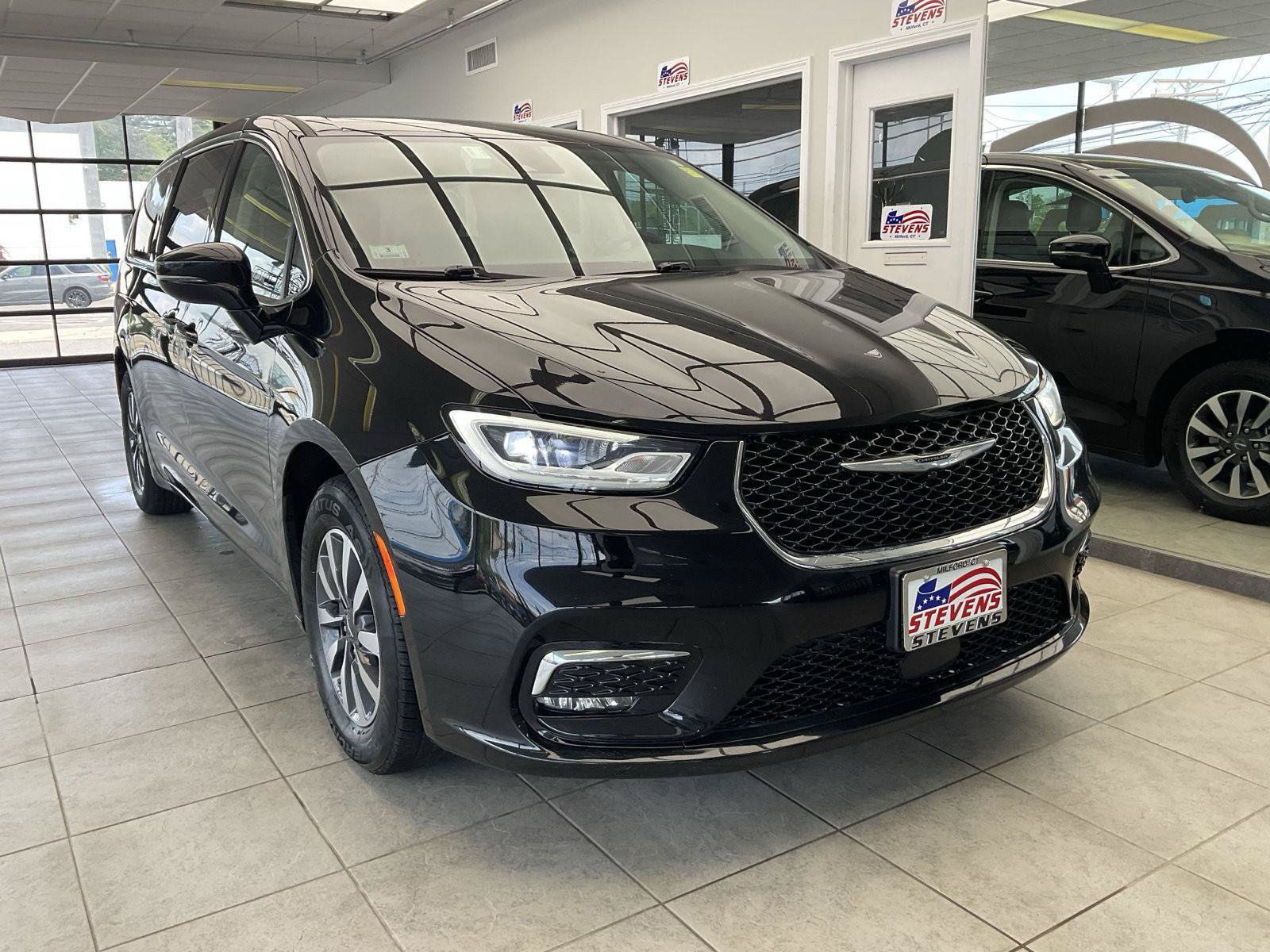 Used 2024 Chrysler Pacifica Limited
