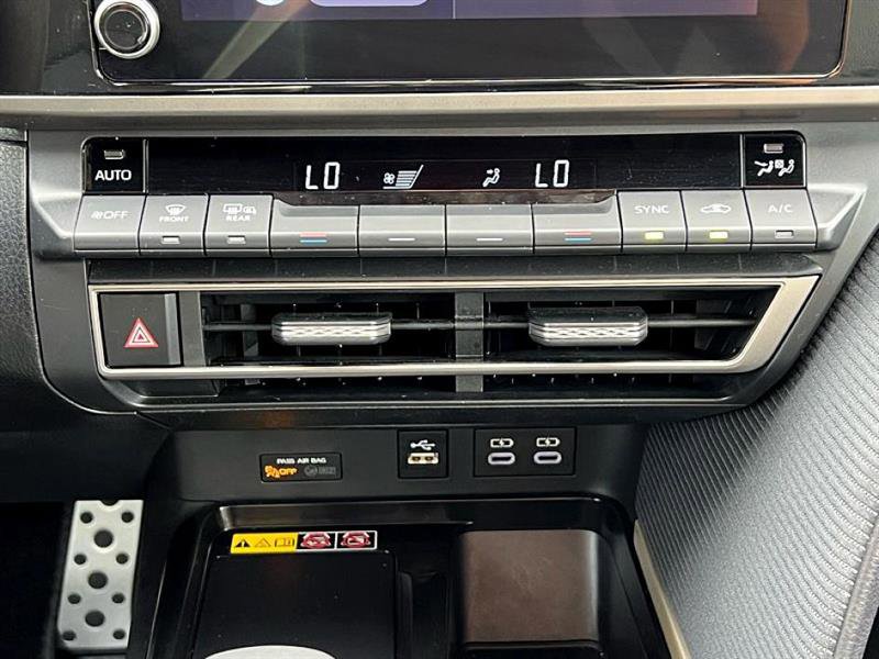 Used 2025 Toyota Camry SE image 31
