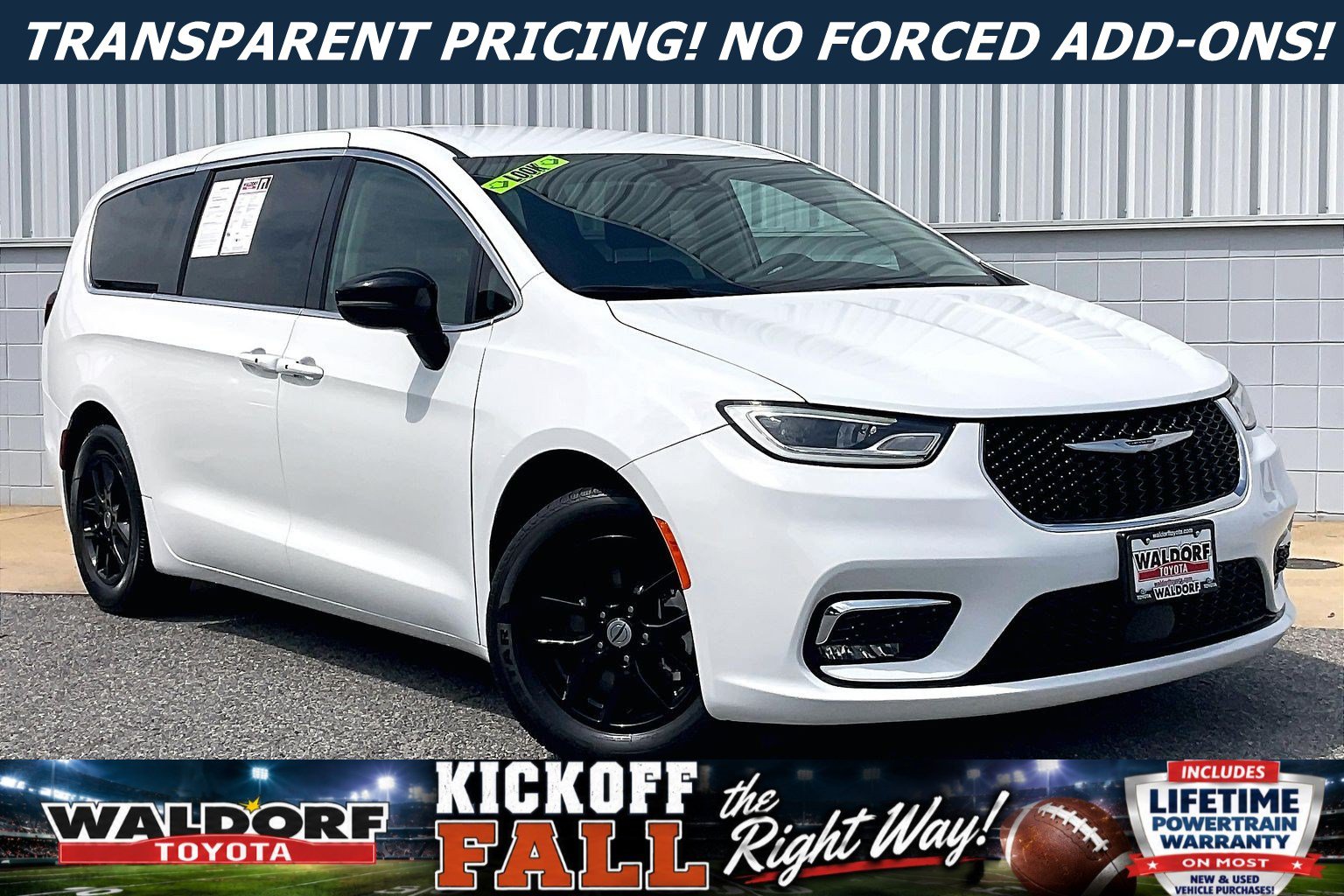 Used 2024 Chrysler Pacifica Touring-L FWD image 1