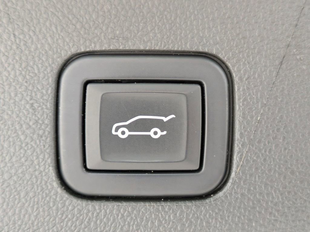 Used 2022 Chevrolet Tahoe RST w/ Luxury Package RWD image 14