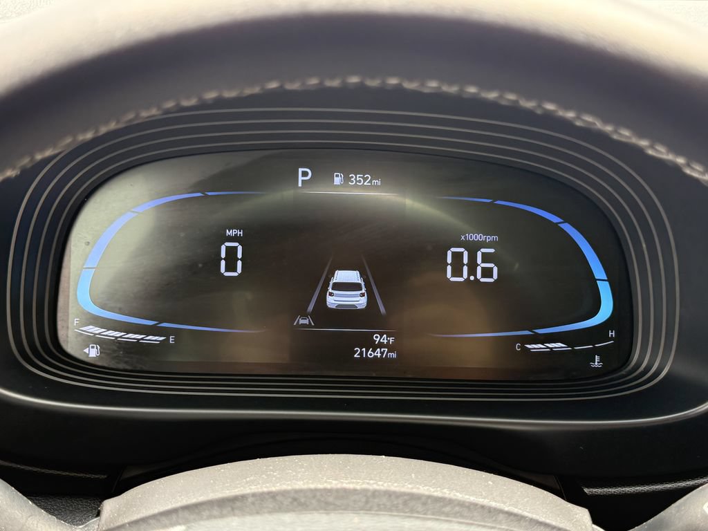 Used 2024 Hyundai Venue Limited FWD image 16