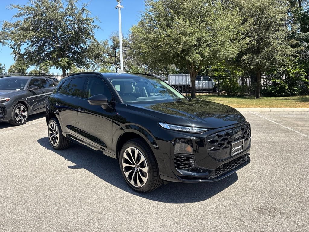 New 2026 Audi Q3 quattro 2.0T AWD/4WD image 3