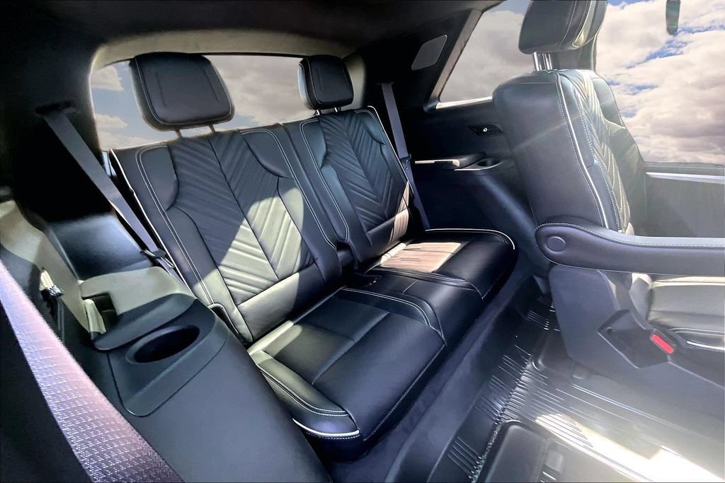 Certified 2026 Cadillac Vistiq Sport w/ LPO, Floor Liner Package AWD/4WD image 26