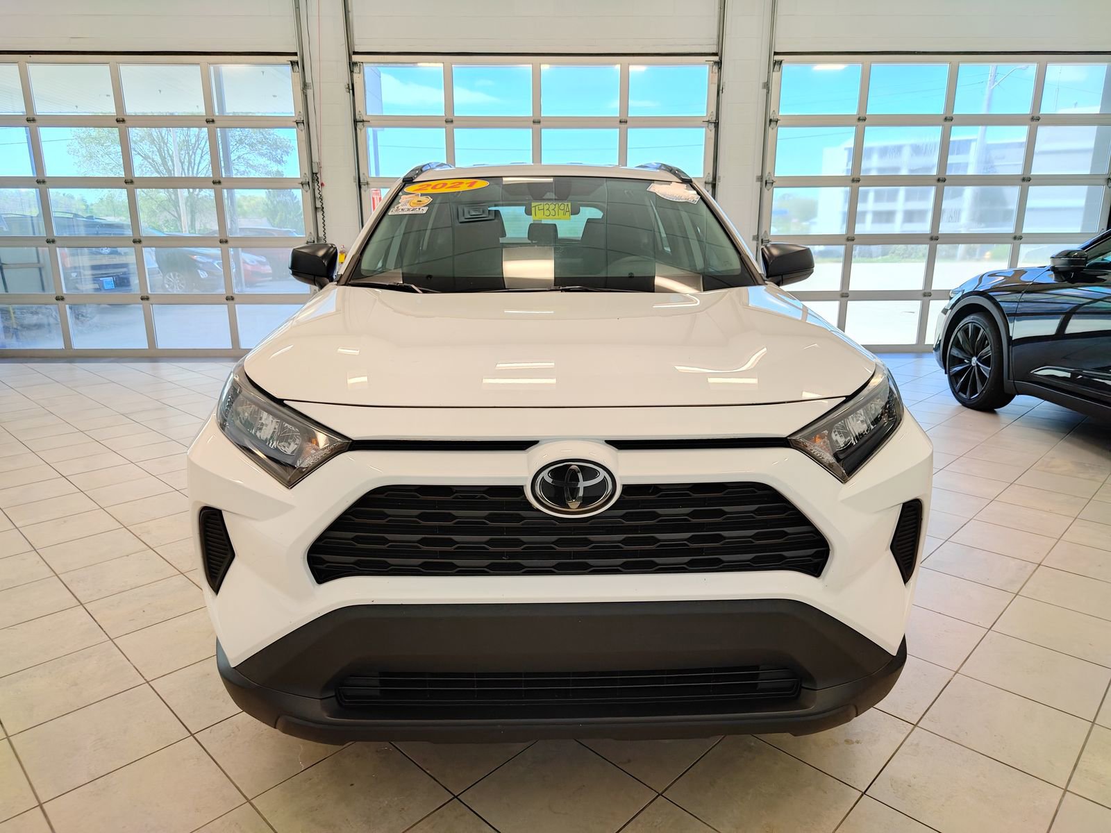 Used 2021 Toyota RAV4 LE AWD/4WD image 8