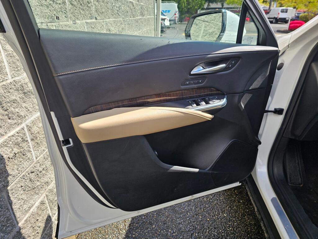 Used 2024 Cadillac XT4 Premium Luxury image 23