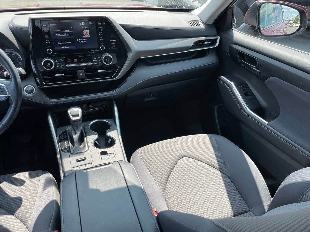 Used 2020 Toyota Highlander LE AWD/4WD image 10